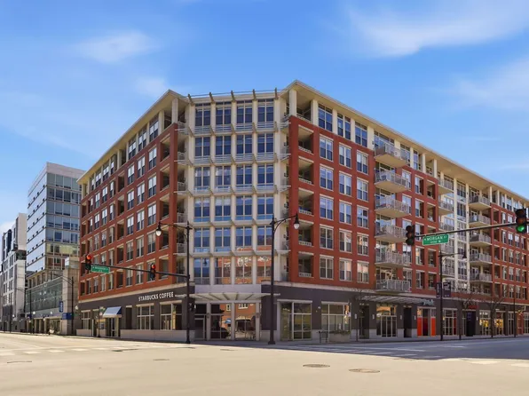 1001 W Madison St APT 204, Chicago, IL 60607