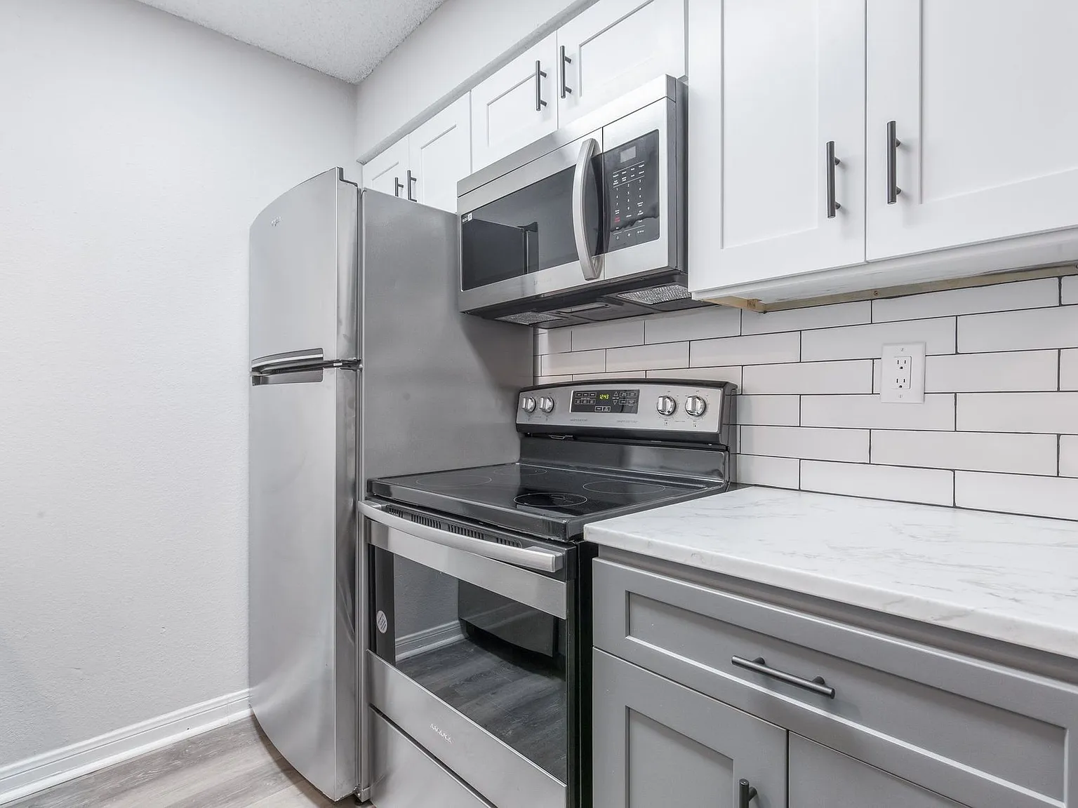 Chateau 68 Apartments — Photo 3