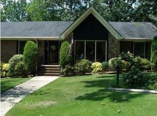 3528 Fox Hollow Ln, Birmingham, AL 35226