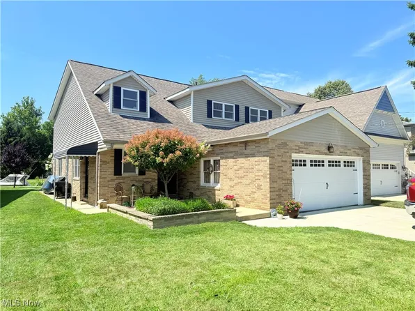 35682 W Island Dr, Eastlake, OH 44095