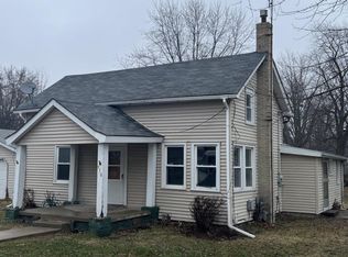 910 S Cedar St, Delavan, IL 61734