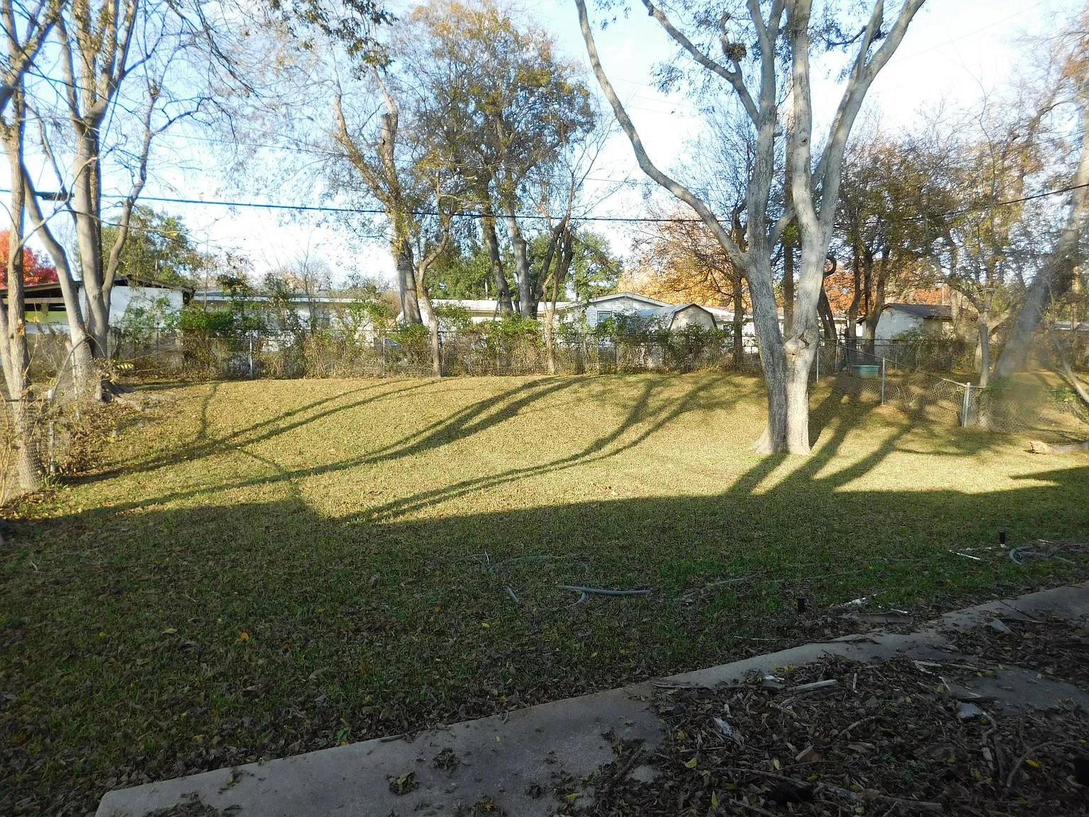 2529 Albemarle Dr — Photo 2