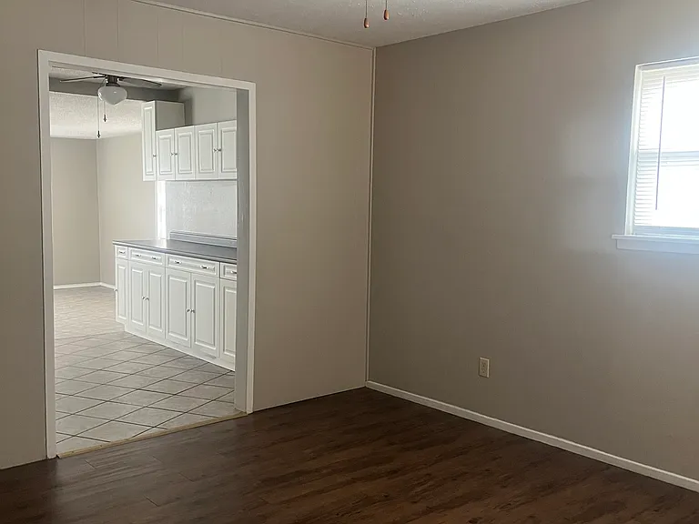 212 W Jackson St — Photo 1