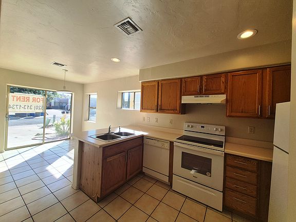 5th image of 2655 N San Lorenzo Dr APT A