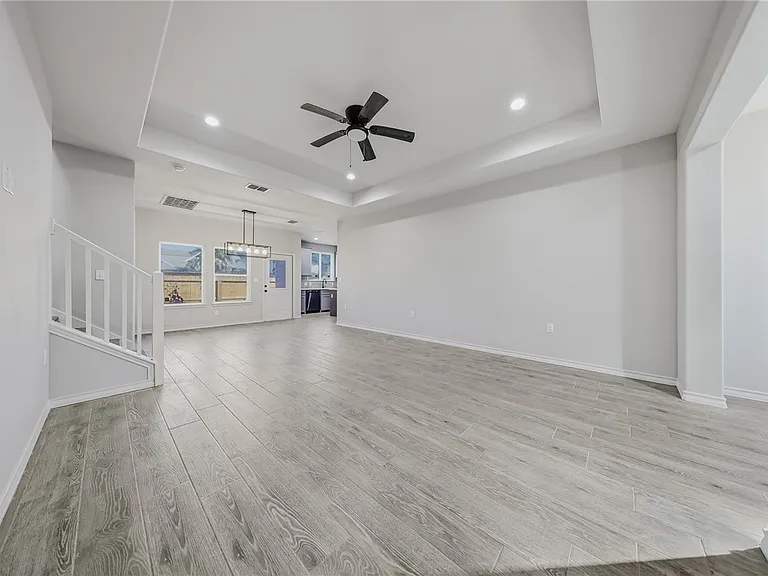 714 Mereet Dr — Photo 4