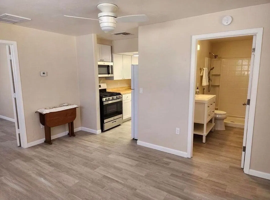 1 bed, 1.0 bath, 500 sqft, $1,300 — Photo 2