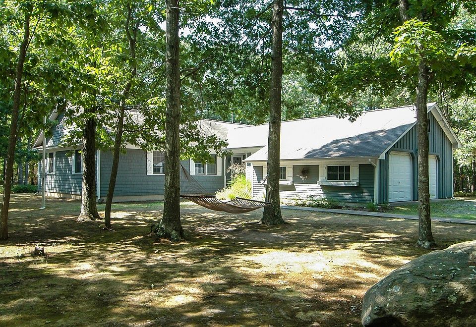 1st image of 21 Great Circle Dr