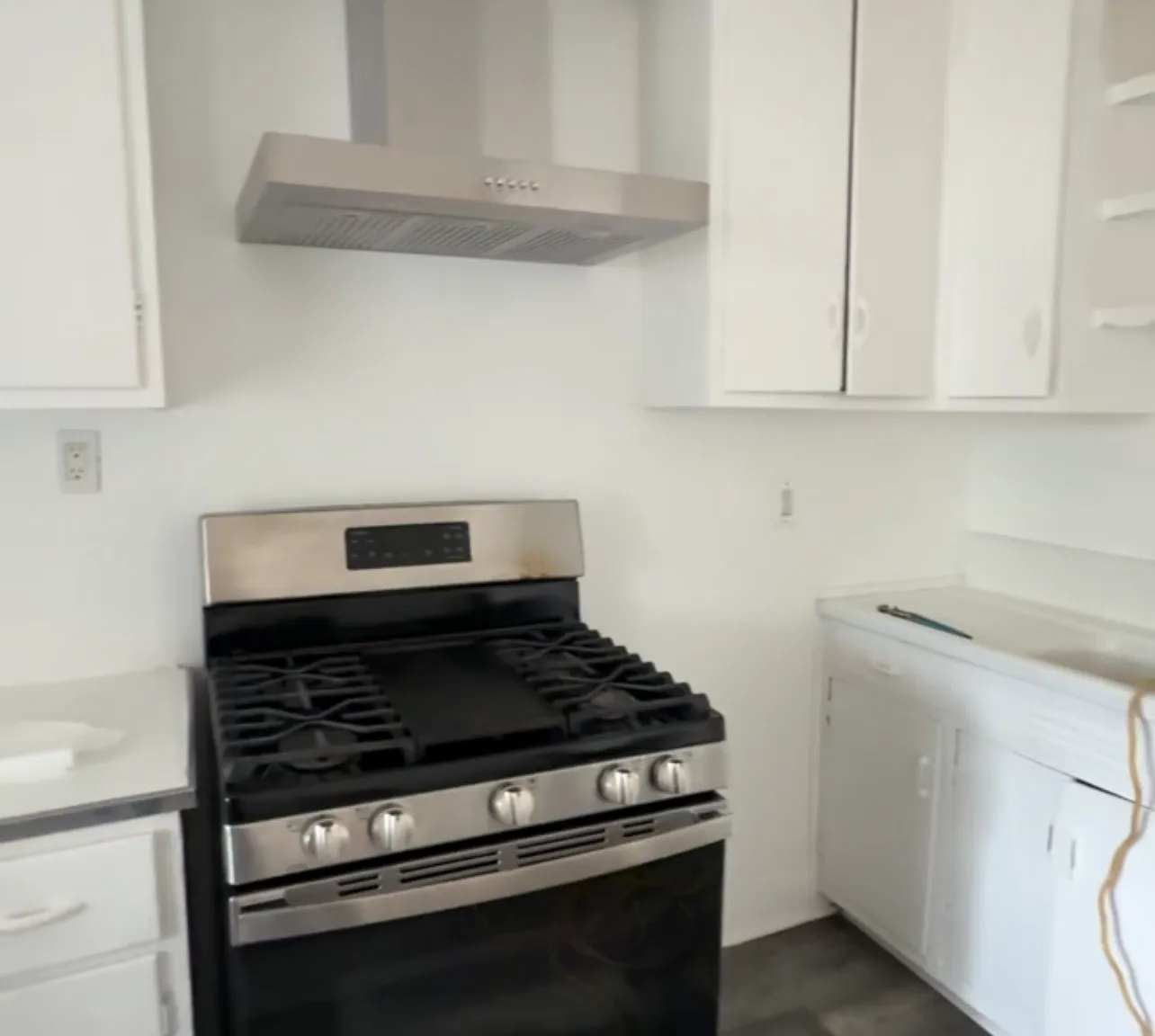 3 bed, 800 sqft, $3,000 — Photo 3