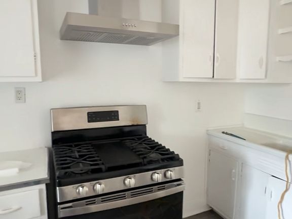 3rd image of 5 Hiawatha Ln APT 2
