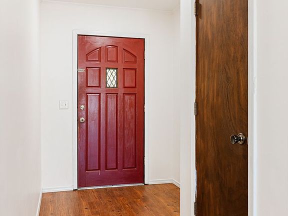 3rd image of 5013 S Lions Ave
