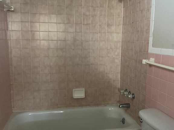 4th image of 1433 Rosemont Blvd