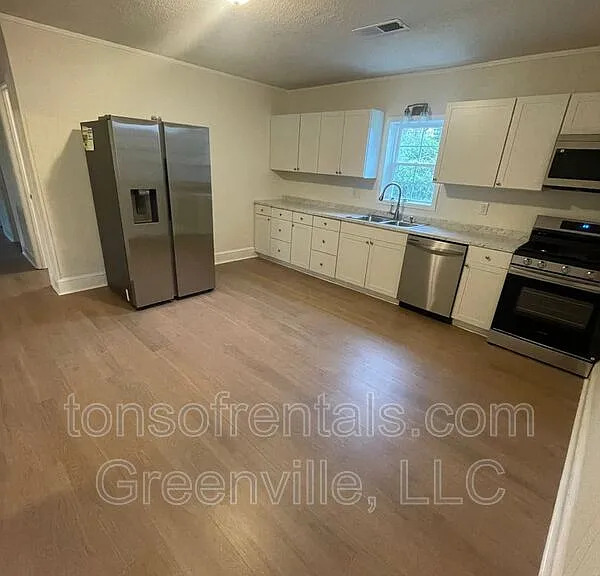 521 W Robinson St — Photo 8