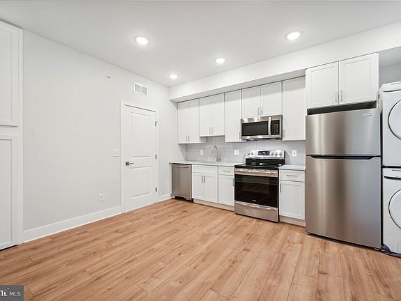4th image of 807 Corinthian Ave Floor 3