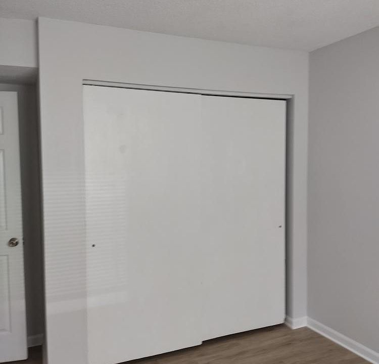 2nd image of 1017 Mariner Cir #519