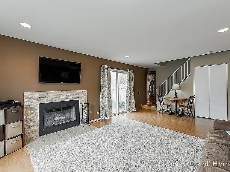 2 bed, 1.5 bath, 1052 sqft, $1,950 — Photo 2
