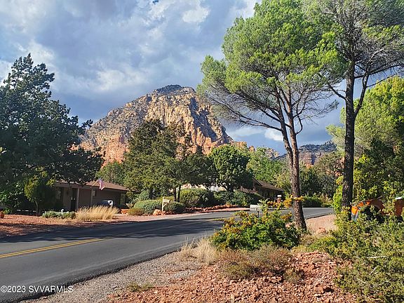 5th image of 470 Mountain Shadows Drive
