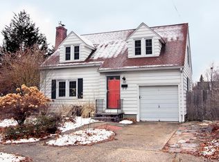 60 Oregon St, Springfield, MA 01118