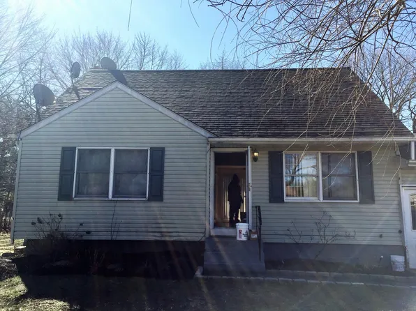 (undisclosed Address), Bay Shore, NY 11706