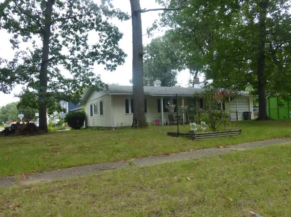 1301 Emerald Dr, Niles, MI 49120