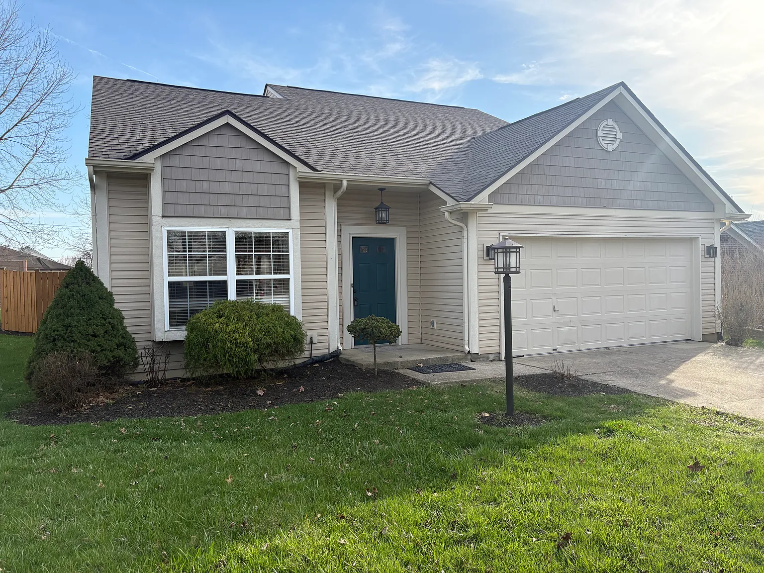 3 bed, 2.5 bath, 2081 sqft, $2,900 — Photo 1