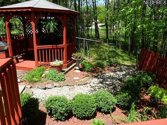 5th image of 1055 Lancaster Dr