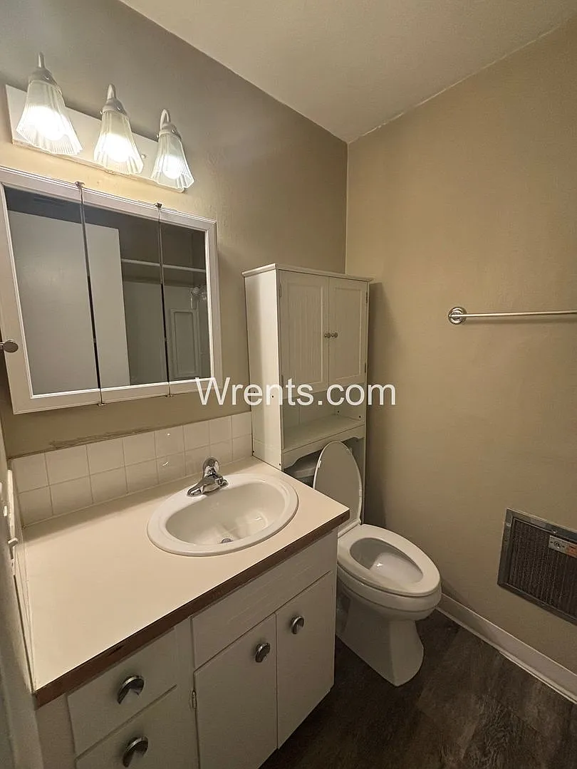 Charming 2-Bed/1bath Apt in Historic Browne's Addition with Off Street Parking — Photo 4