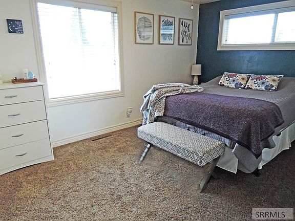 5th image of 1395 SE Bonneville Dr