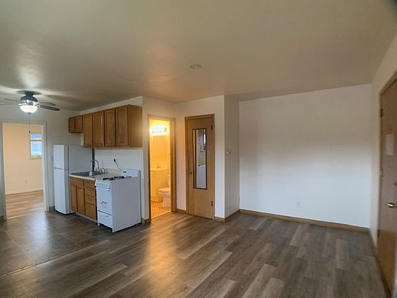 5th image of 2633 Division St N Unit 4