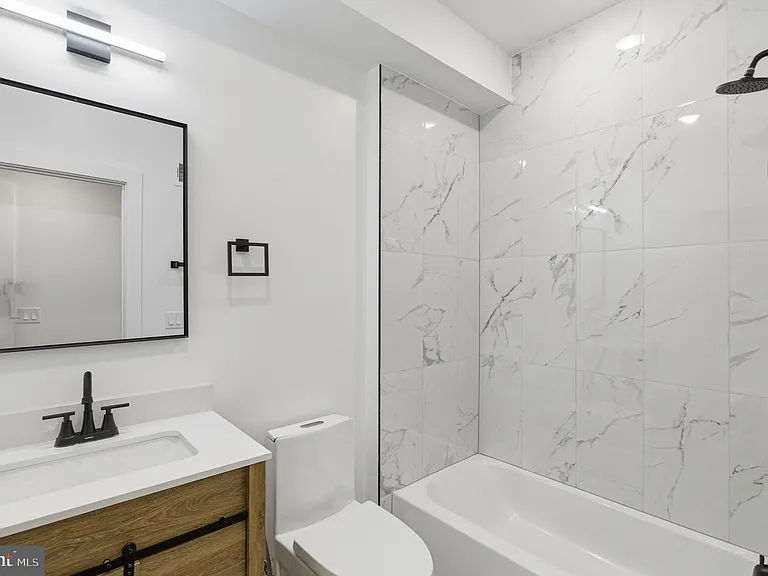 2146 N Franklin St #2 — Photo 5