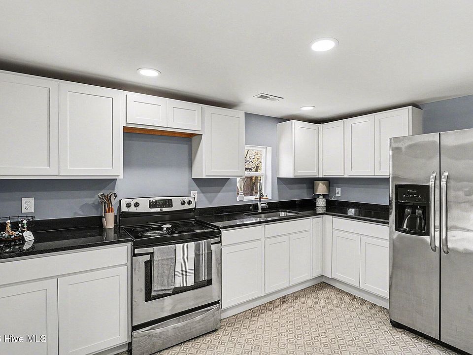 1st image of 800 E Lizzie Street