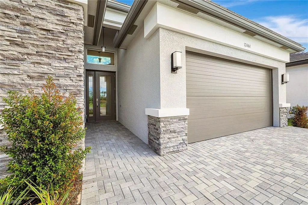 3 bed, 3.0 bath, 1954 sqft, $4,500 — Photo 2