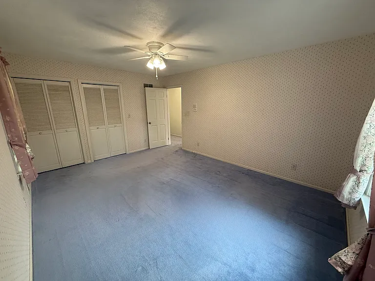579 Colby St — Photo 34