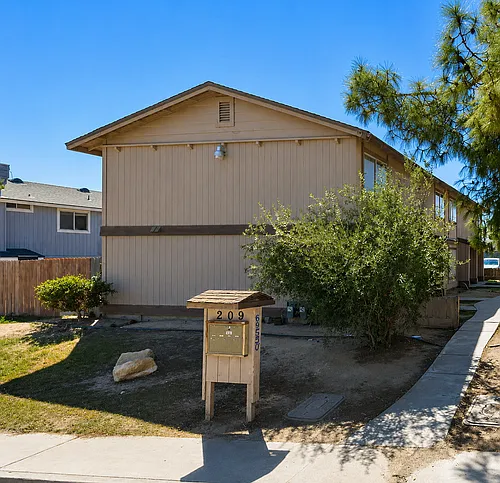 209 W Ash St Photo 1