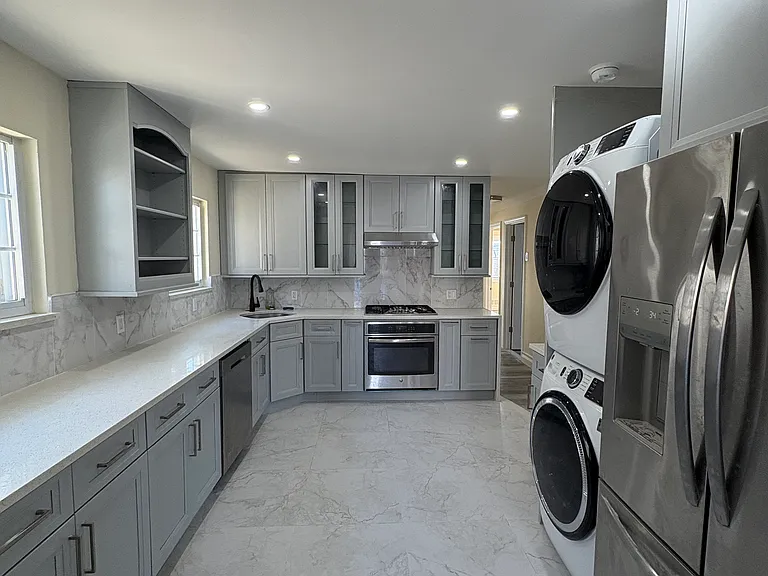 8 Rockville Ave #1 — Photo 4