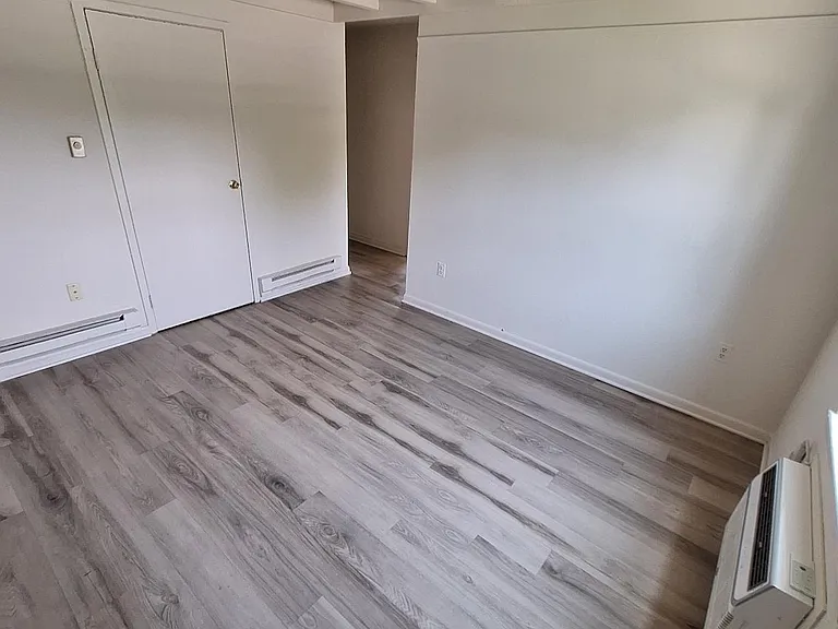 Charlotte Place Apartments — Photo 34