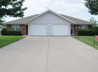 1120 Dean Dr #22, Grain Valley, MO 64029