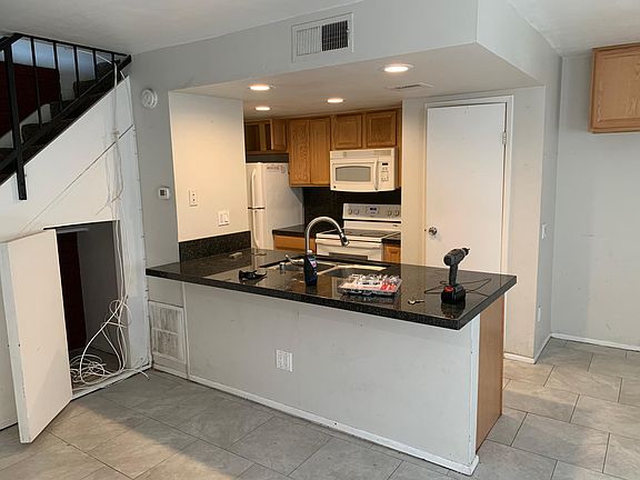 2nd image of 72664 Willow St Unit 2