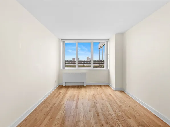 120 Riverside Boulevard image 6 of 16