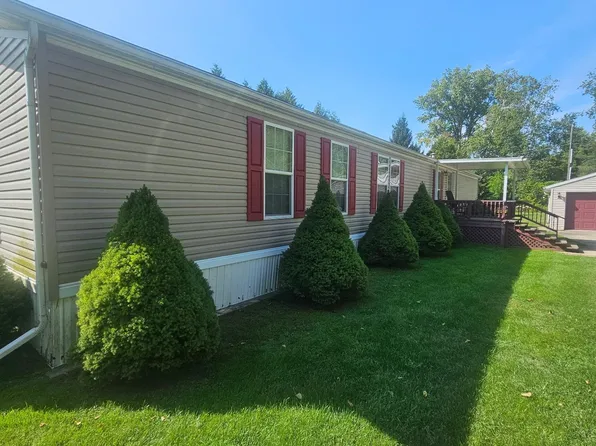 3863 N Lakeshore Rd, Port Hope, MI 48468