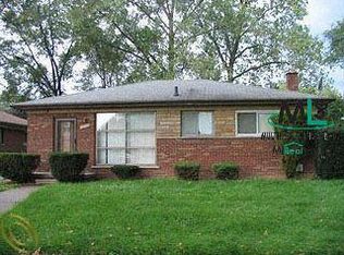 21811 Cloverlawn St, Oak Park, MI 48237