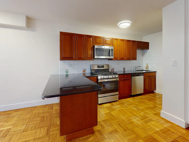 220 E 63rd St #4K — Photo 5