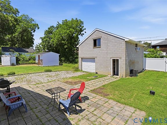 3rd image of 3511 Virginia St