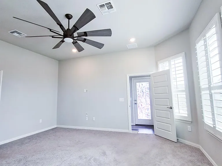 12716 Bloomington Dr — Photo 31