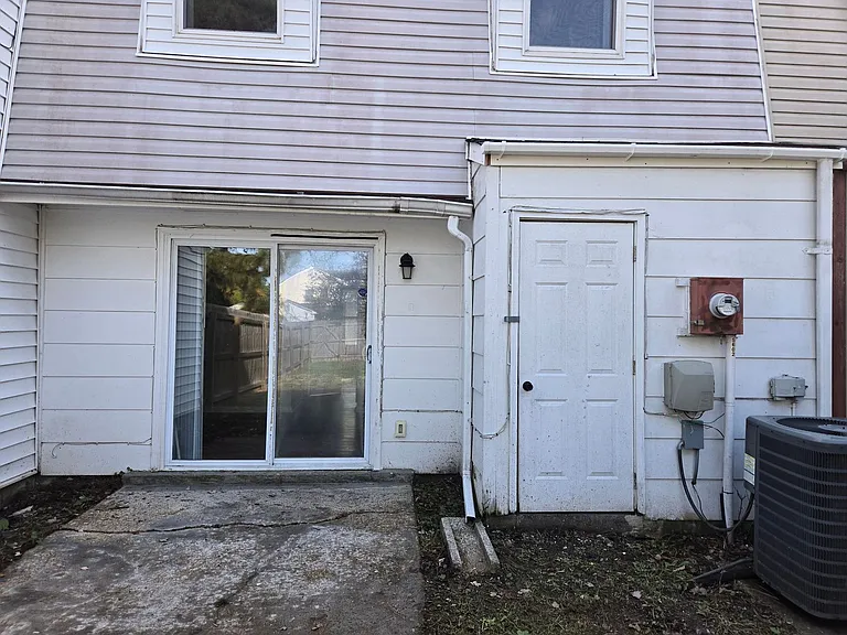 5602 Banbury Ct — Photo 17