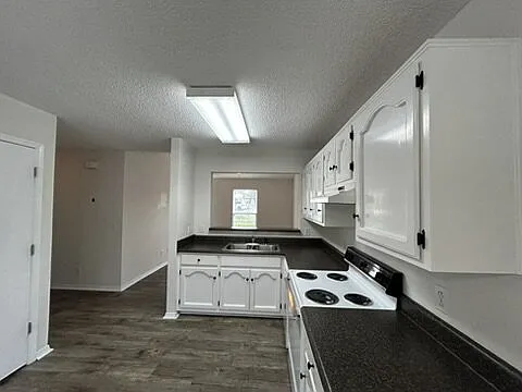 650 N Dixie Ave #F — Photo 12