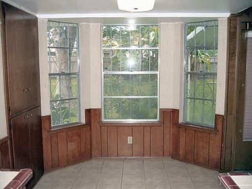 3rd image of 5515 CASTLE WAY DR