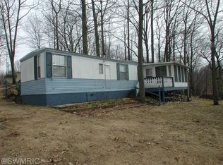 8406 Chain O Lakes Dr, Delton, MI 49046