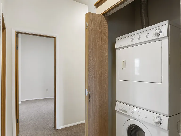 Hong Kong Apartments — Photo 12