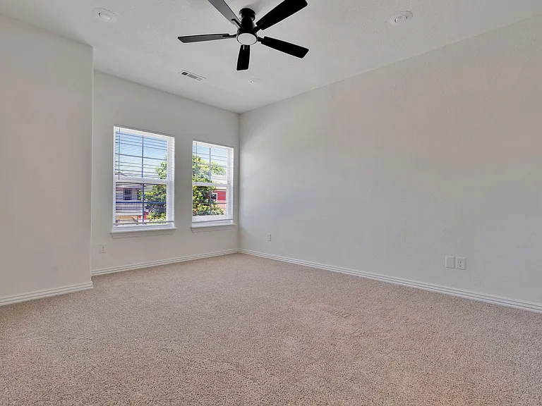 732 N Wordsworth Ln — Photo 23