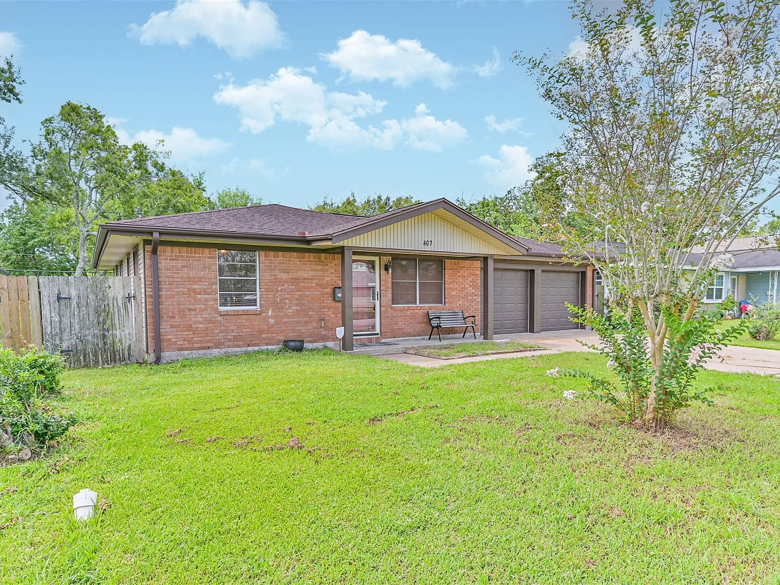 3 bed, 1.5 bath, 1383 sqft, $1,700 — Photo 1